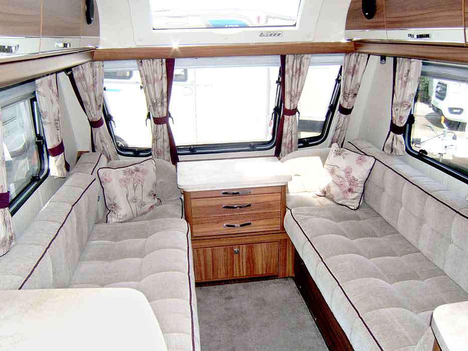 A general overview of the Affinity 530's Front Lounge.